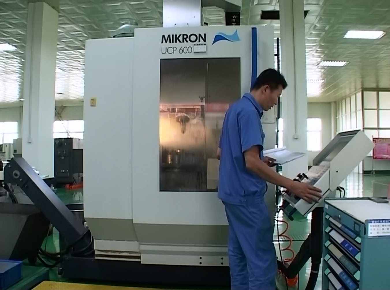 Гравировальный станок Mikron швейцарского производства